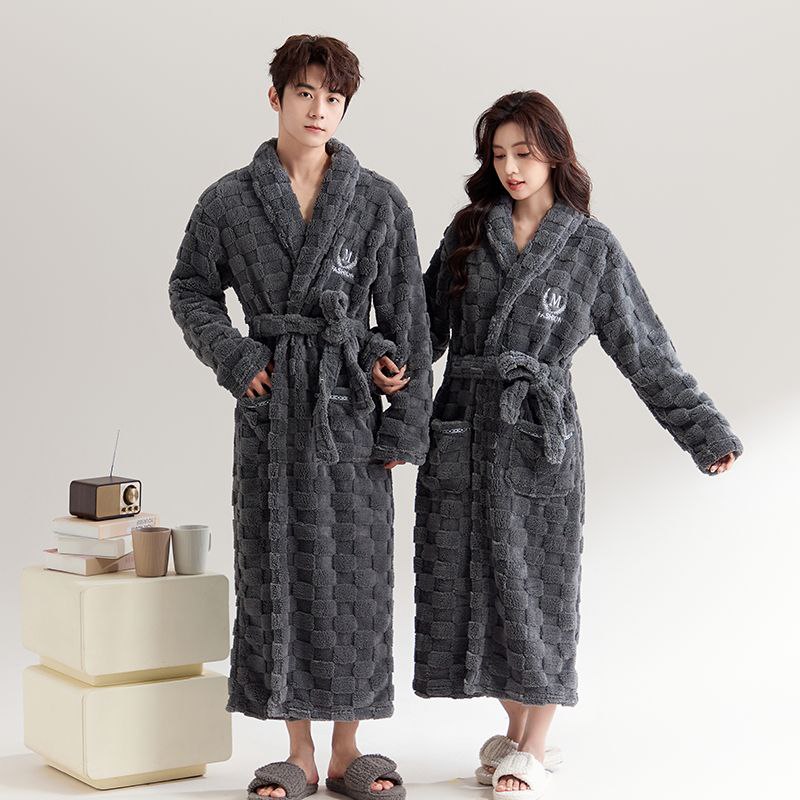 Matching Set Of (1-piece) Plush/flannel/coral Fleece Bathrobes Or Dressing Gowns.